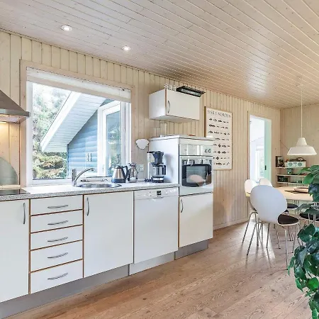 Holiday home Three-bedroom Holiday In 1 *