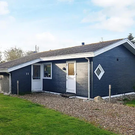 Holiday home Three-bedroom Holiday In 1 *